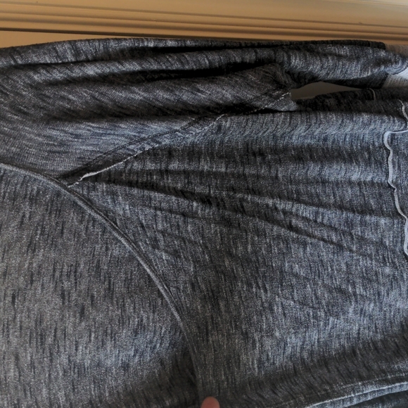 Light Sweater - Picture 4 of 4